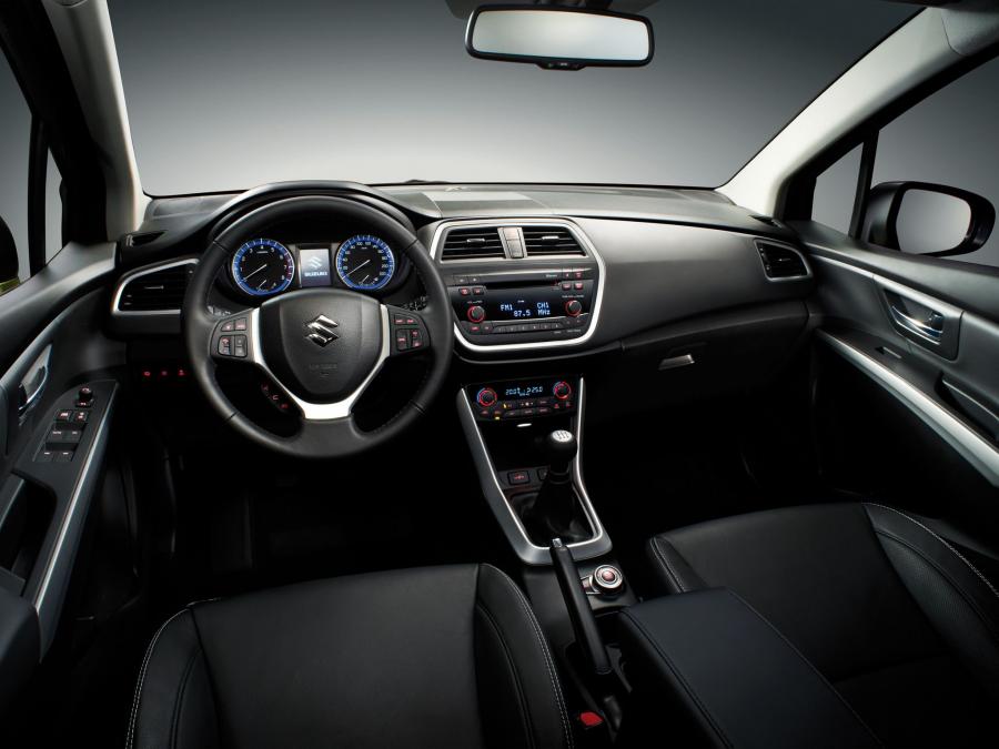  Suzuki SX4 S-Cross 2013 года  (фото 5 из 30)